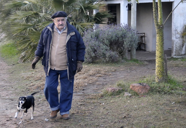 9 dövlət başçısının qeyri-adi adətləri -SİYAHI 16 image-president-jose-mujica-and-his-wife-lucia-topolansky