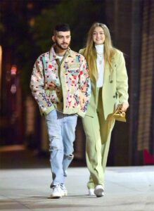 image-bella-hadid-yuzunu-sir-gibi-sakladigi-kizini-13996291_5981_m