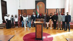 Davamçı gənclər Azərbaycan Respublikasının Konstitusiya Məhkəməsinin binası ilə tanış olublar 15 image-davam7