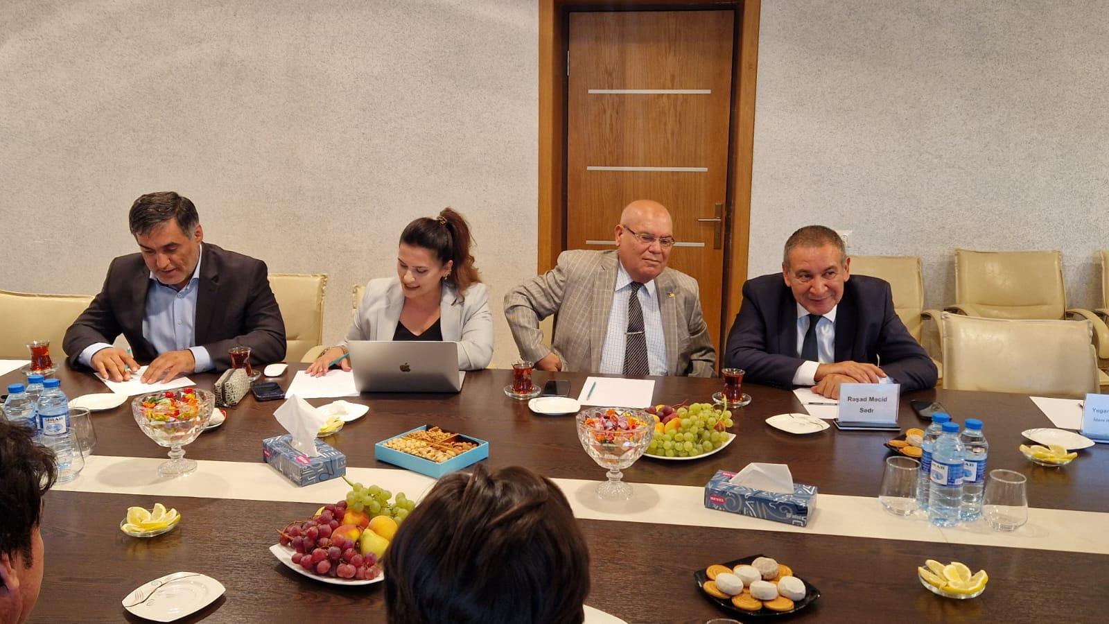 Mətbuat Şurasında Pakistandan olan bir qrup media nümayəndəsi ilə görüş keçirilib 9 image-metbuat-surasi2
