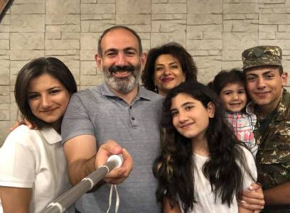 “Rəsmi nikahda olmamağım bəzilərini narahat edir” - Paşinyan 7 image-img_5798