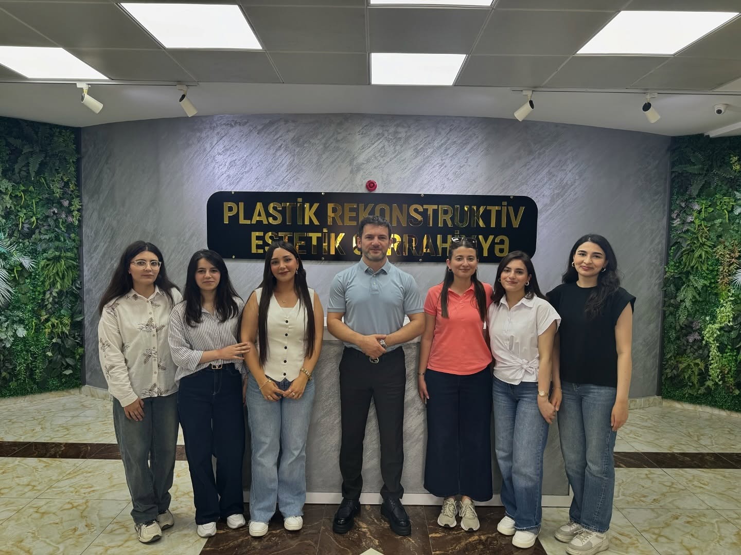 Azərbaycanda ən peşəkar cərrahlardan biri VÜQAR ƏLƏKBƏROV.... 18 image-img-20250711-wa0093